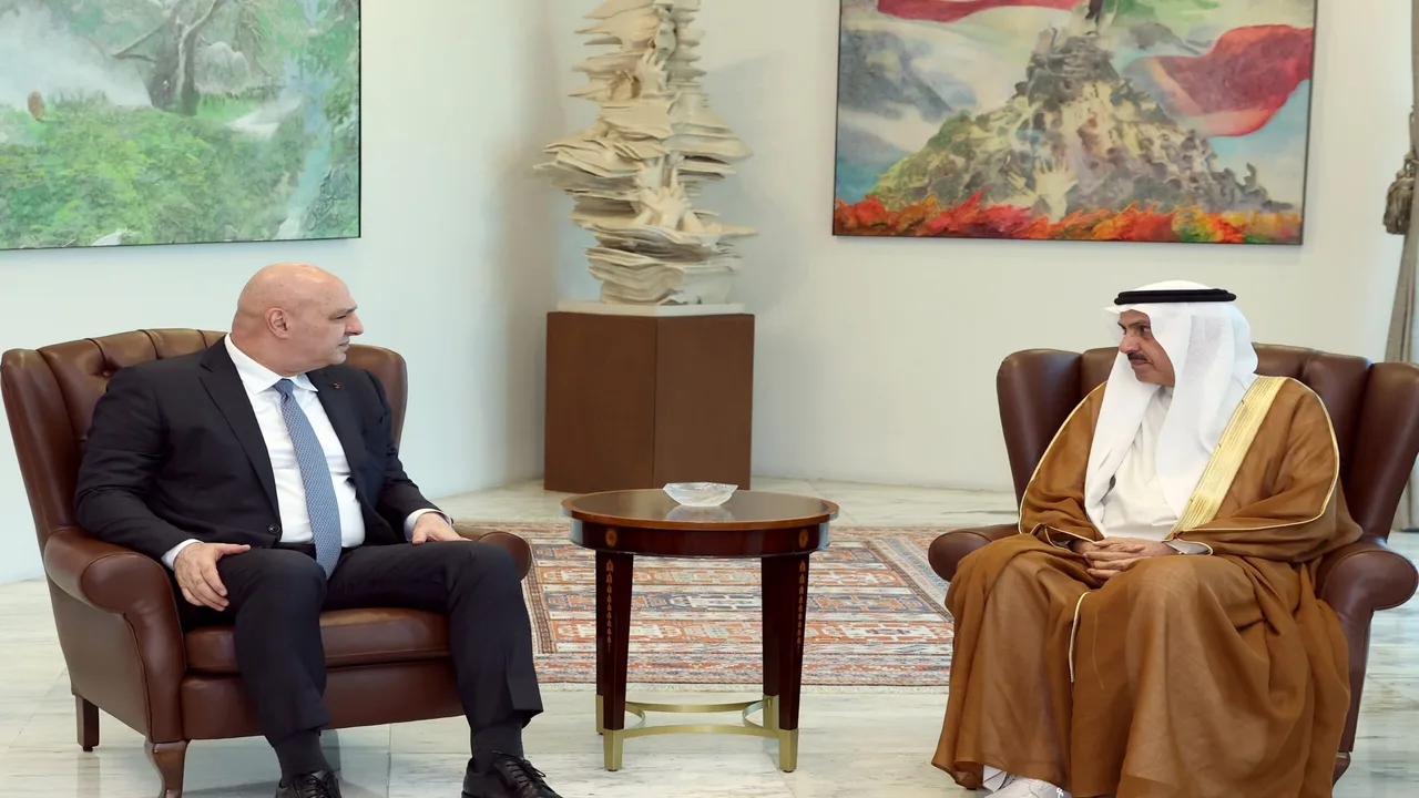 الرئيس اللبناني يلتقي صقر غباش لتعزيز العلاقات مع الإمارات